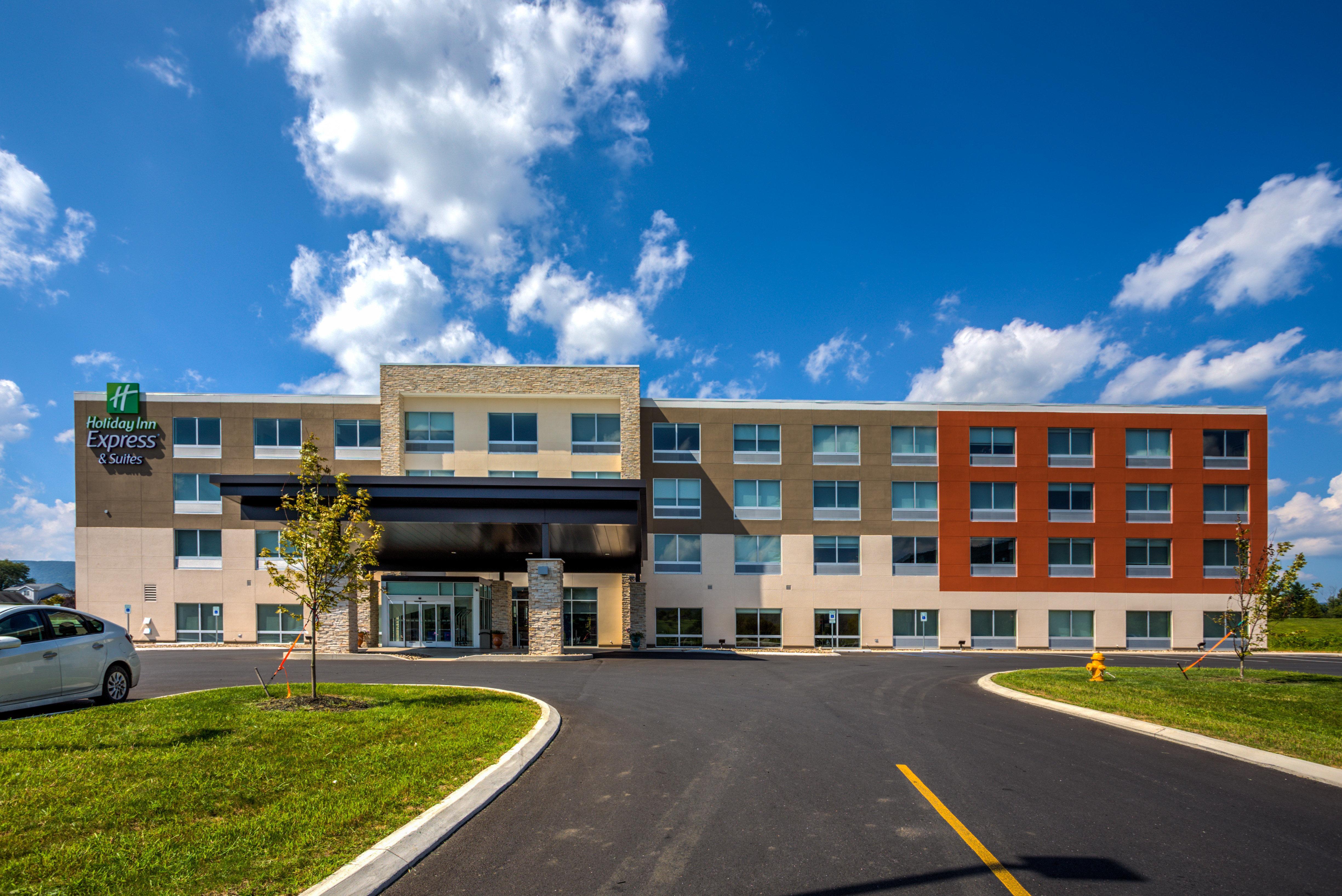 Holiday Inn Express & Suites Reedsville - State Coll Area, An Ihg Hotel Exterior foto